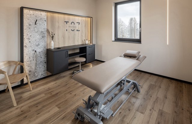 Raum mit Therapieliege