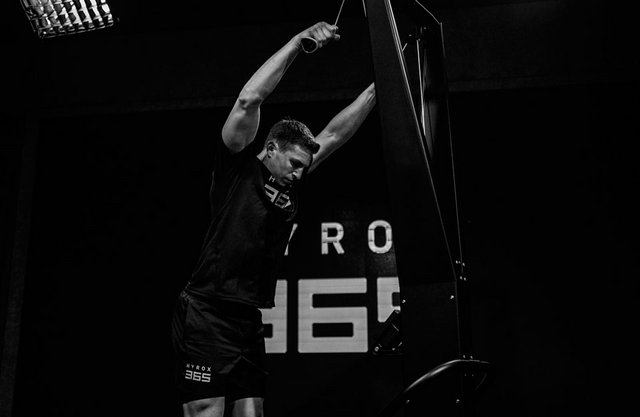 HYROX LEVEL - Sportler beim Training