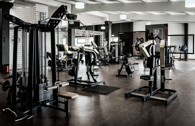 Trainingsgeräte im PURE Fitnessstudio